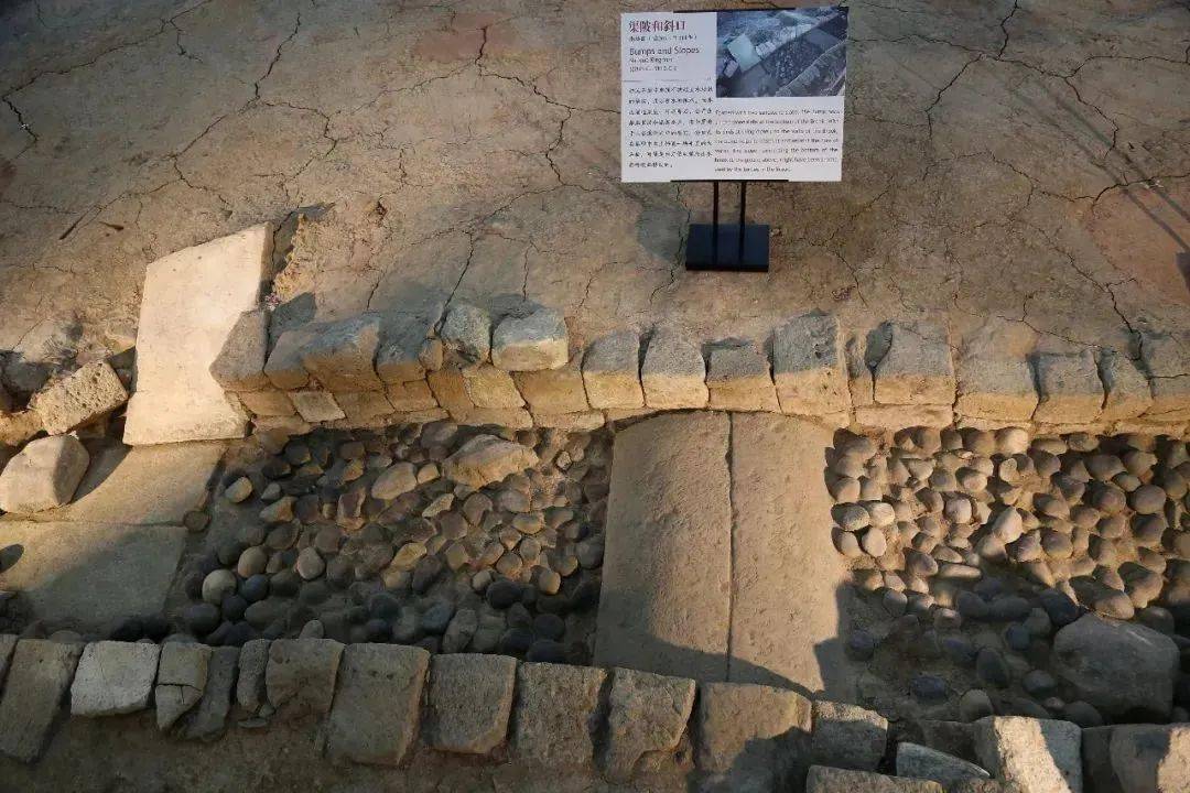 世界发现最早最大的木构水闸