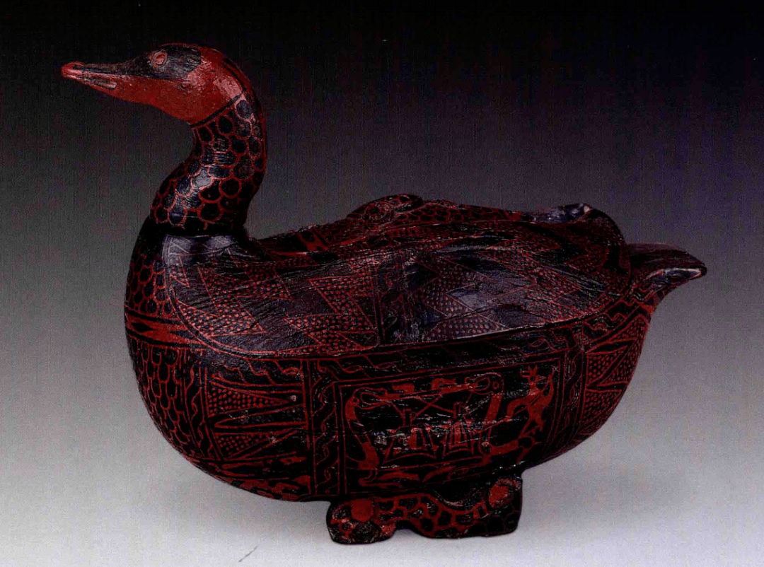 彩漆木雕鸳鸯形盒战国早期1978年擂鼓墩曾侯乙墓出土通高16.5,身长20.