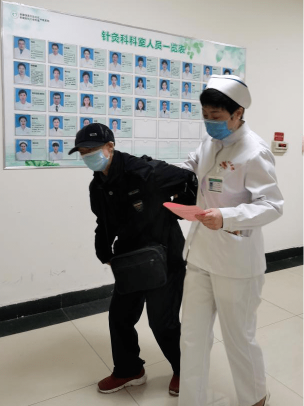 服务|【我为群众办实事】针灸专家义诊，服务百姓健康