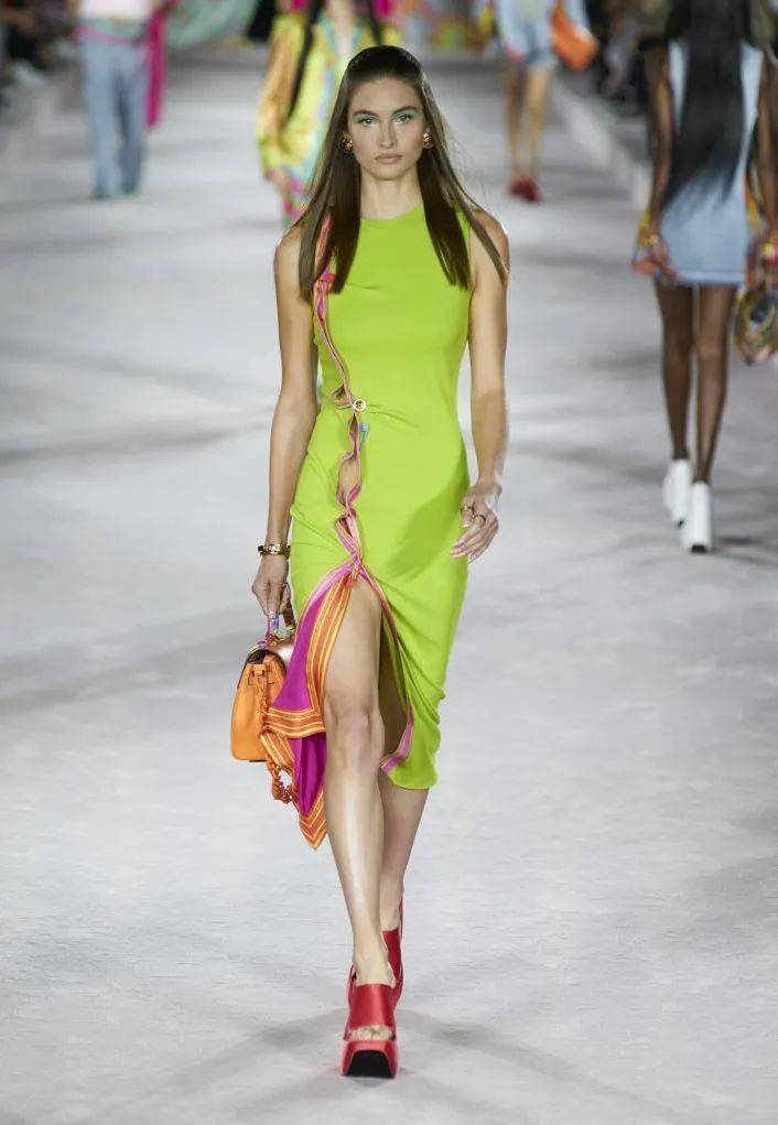 色调 2022春夏女装流行色T台分析