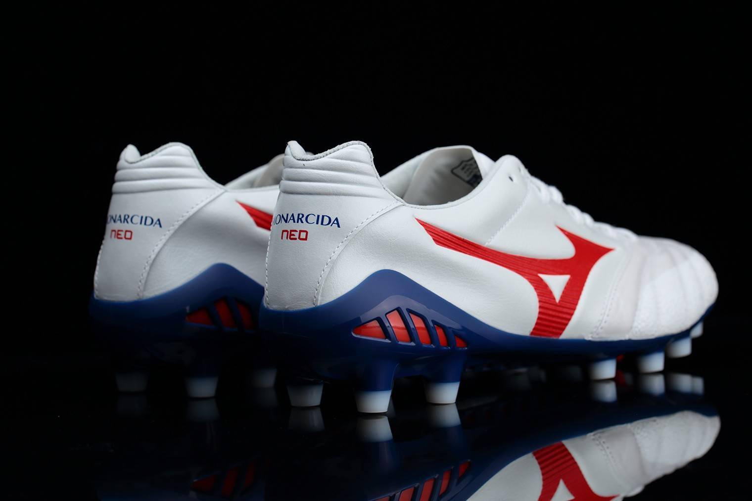 美津浓monarcida neo ii japan足球鞋_穿着