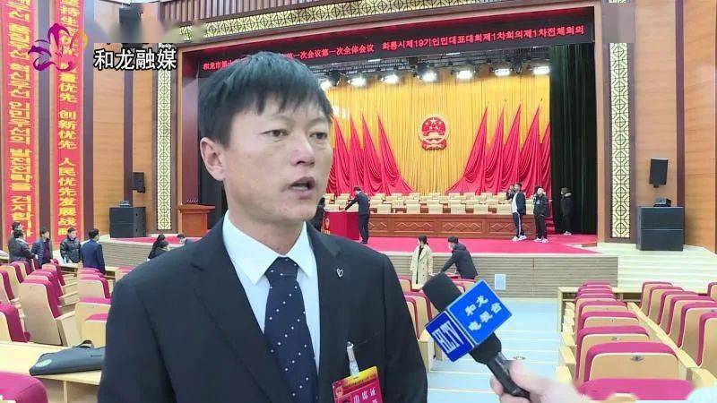 听取了朴哲万市长做的市政府工作报告,在过去的5年里我市各项经济稳步