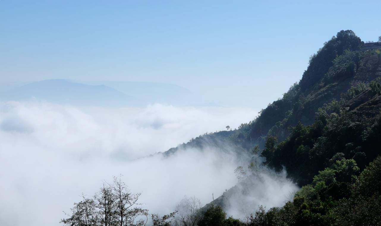 4名地质工作人员从云南普洱市镇沅县进入哀牢山腹地野外作业后失去了
