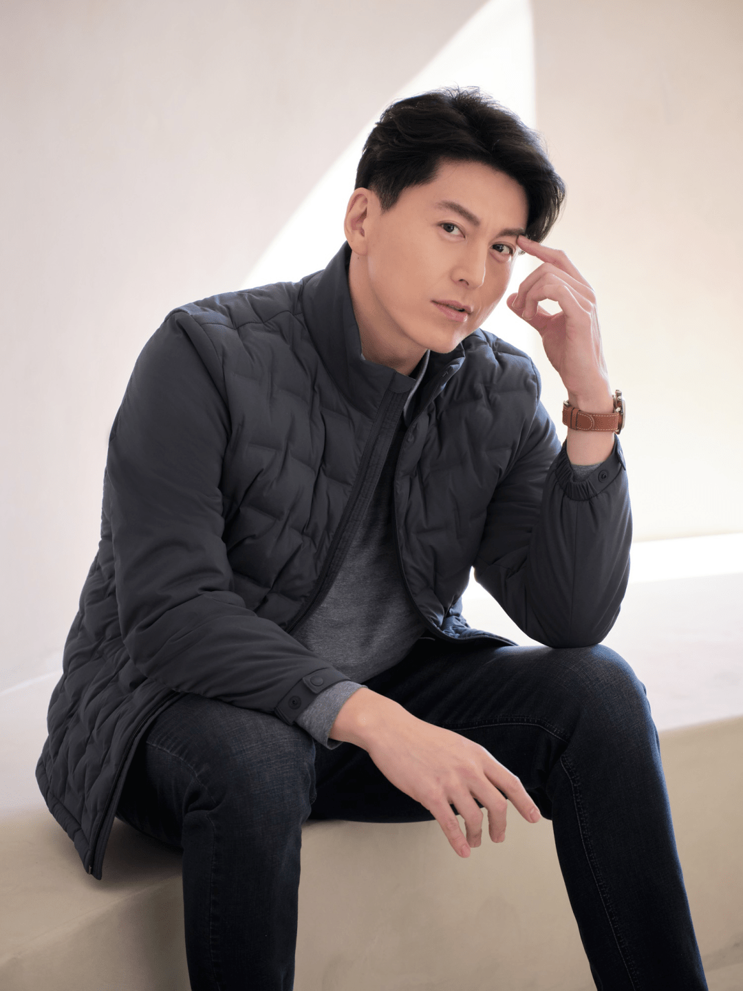 柳秀荣确定出演netflix原创新剧《女王制造者》男主角 与金喜爱,文素