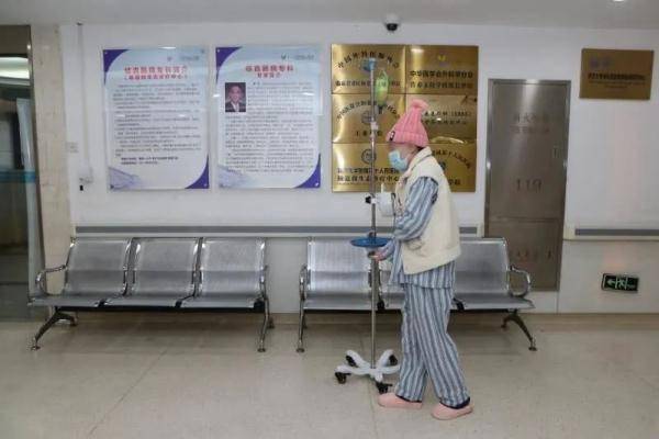 结肠|每天狂吞100粒，“网红药”让27岁女子结肠如松垮的热水袋！