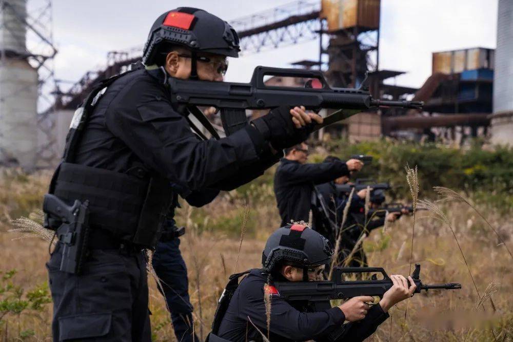 特警2021年跨区域拉动红蓝对抗演练暨实战综合技能大比武在贵阳市公安