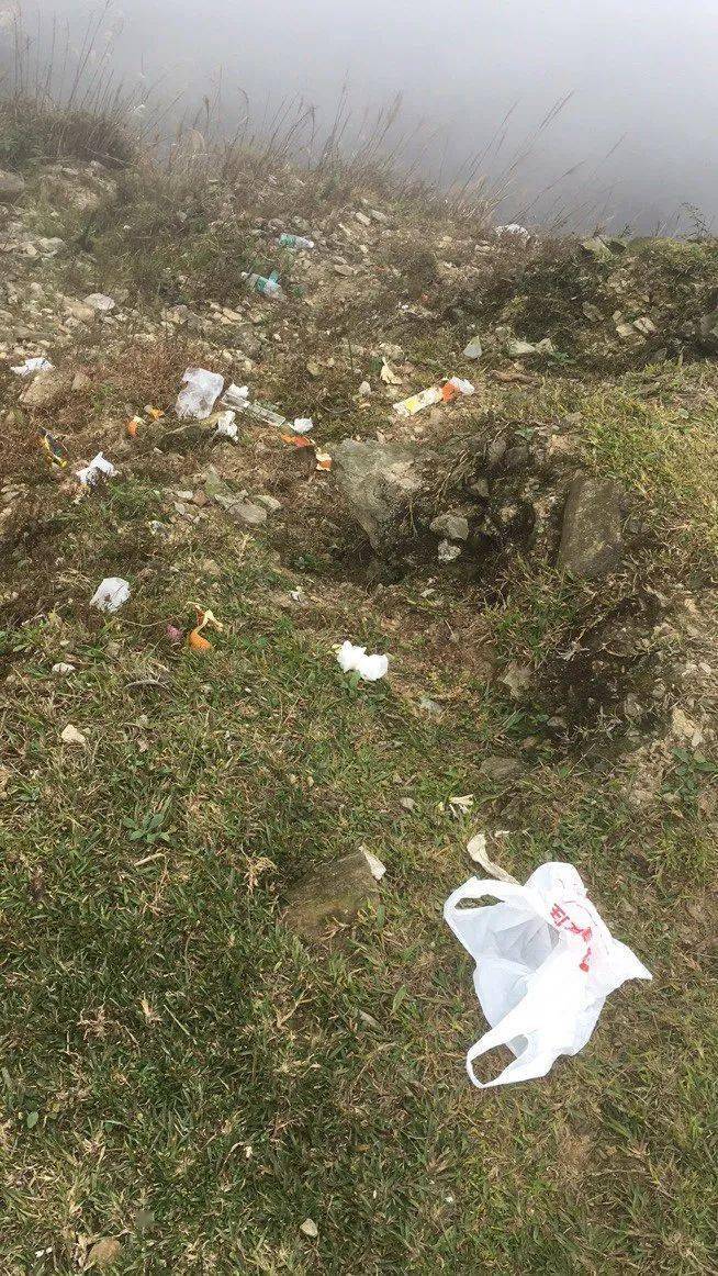 罗定风车山上的这一幕让人愤怒