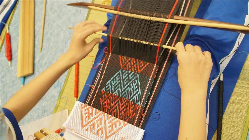 海南白沙:创新黎锦教育办学特色 深耕民族文明浸润新人