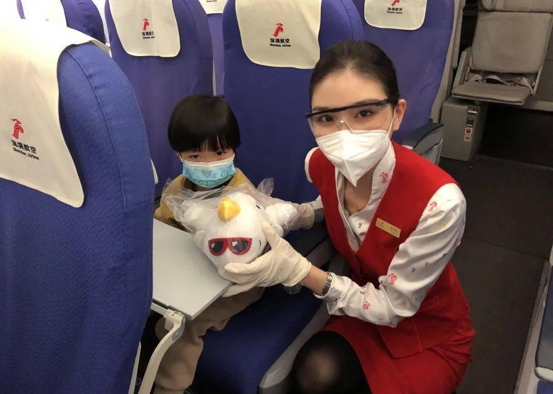 3一杯热茶,一条毛毯,一句问候,一段关怀,深圳航空西安分公司用冬日