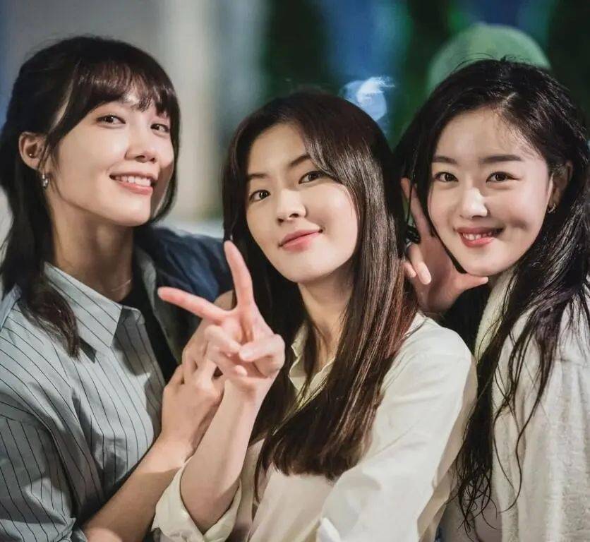 因为|三个“疯”女人的喝酒日常，太好看了！