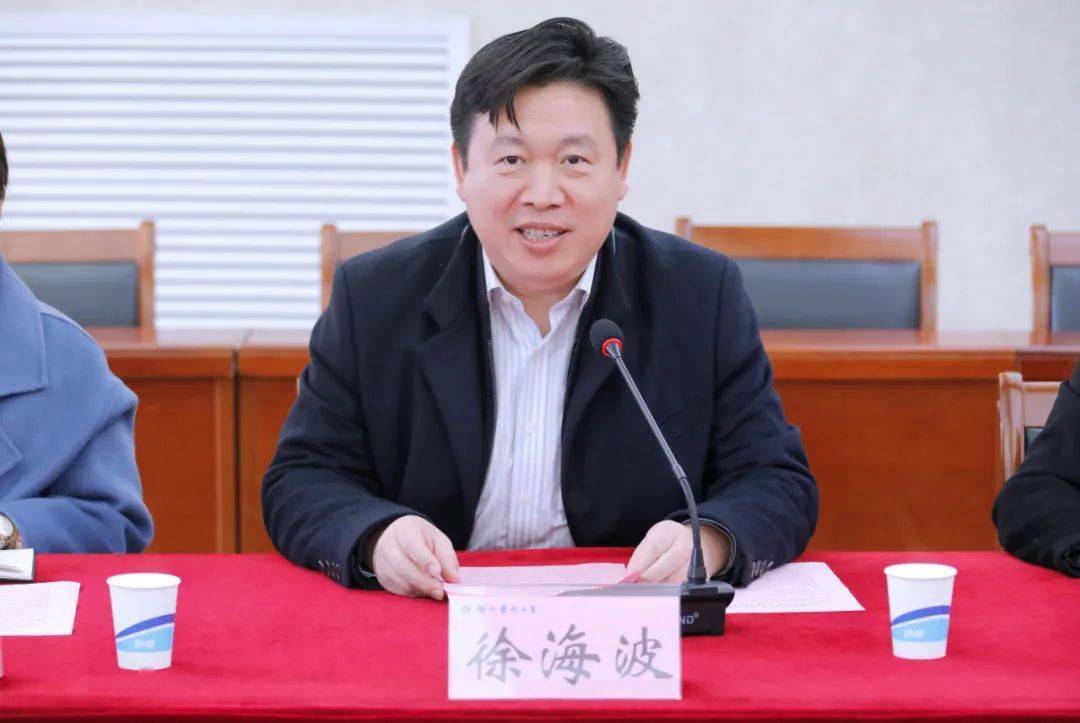 徐海波副书记向中国邮政集团有限公司徐州市分公司对学校的支持和对