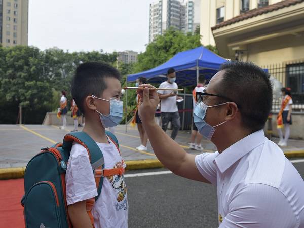 九龙坡区锦苑小学举行一年级新生入学仪式