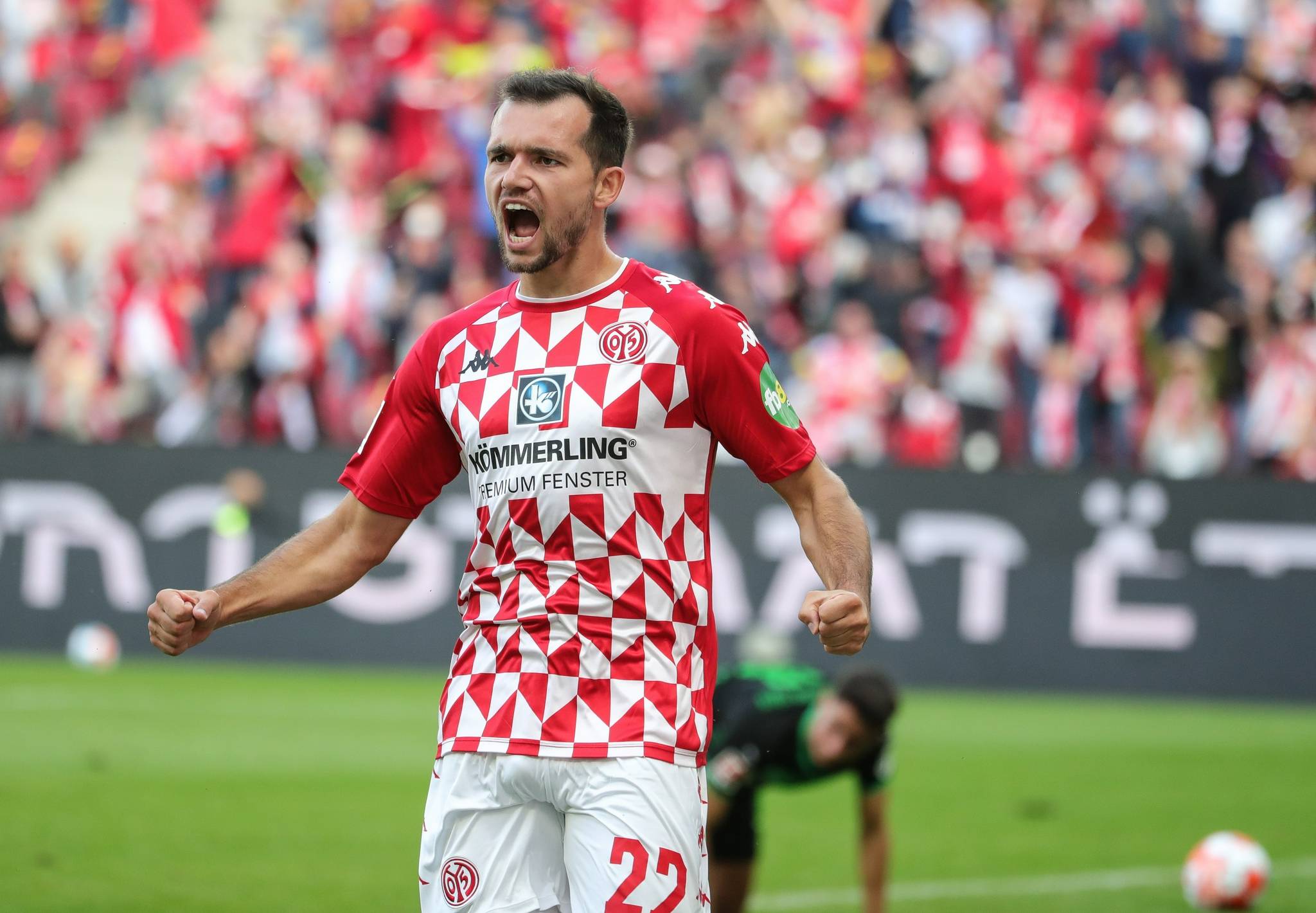 足球——德甲:美因茨胜菲尔特