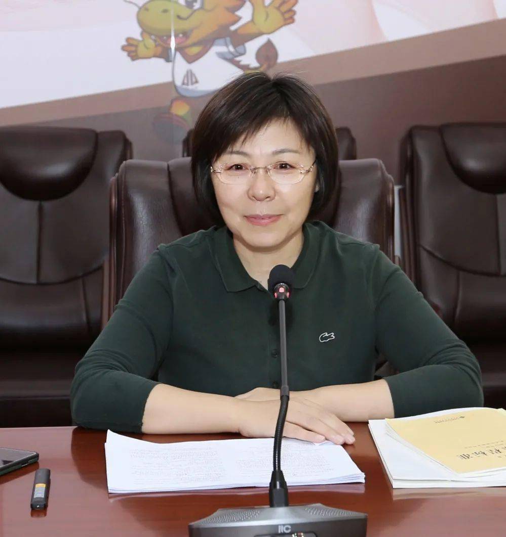 长春市初中语文教研员潘丽老师做精彩发言.