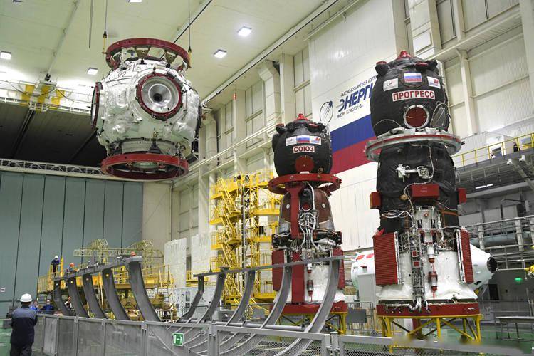 新的"码头"号节点舱一改往日的形象,与咱们的"天和"核心舱的节点舱很