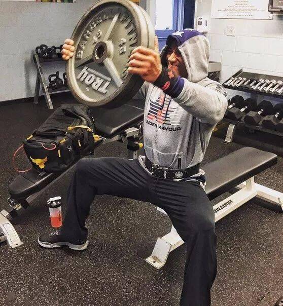 Sean|作死小伙挑战巨石强森5000卡饮食，结果吃到吐了......