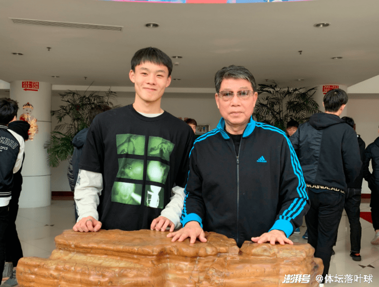 全都会|国足未来不怕丢单刀了？武磊小8岁师弟全都会，节奏全在点上