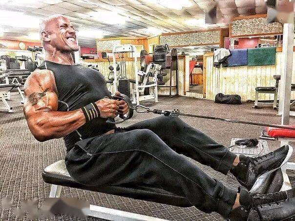 Sean|作死小伙挑战巨石强森5000卡饮食，结果吃到吐了......