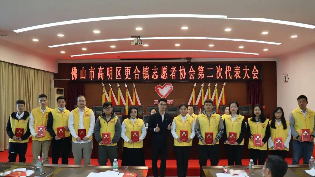 团区委副书记谭颖妍为新当选副会长刘英强,黎伟艳,新当选秘书长梁韵贤