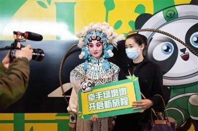 全国首列巴蜀文化主题列车发车_成都东站_客运段_服务