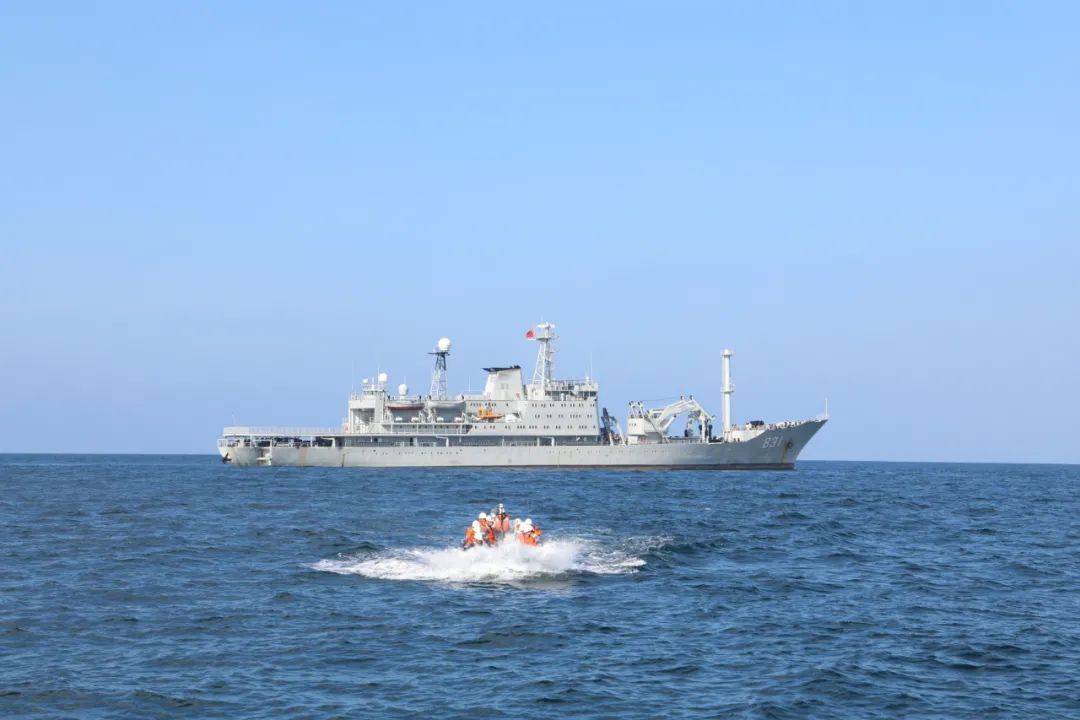 海空联合搜救演练,火热展开_训练_救生船_落水