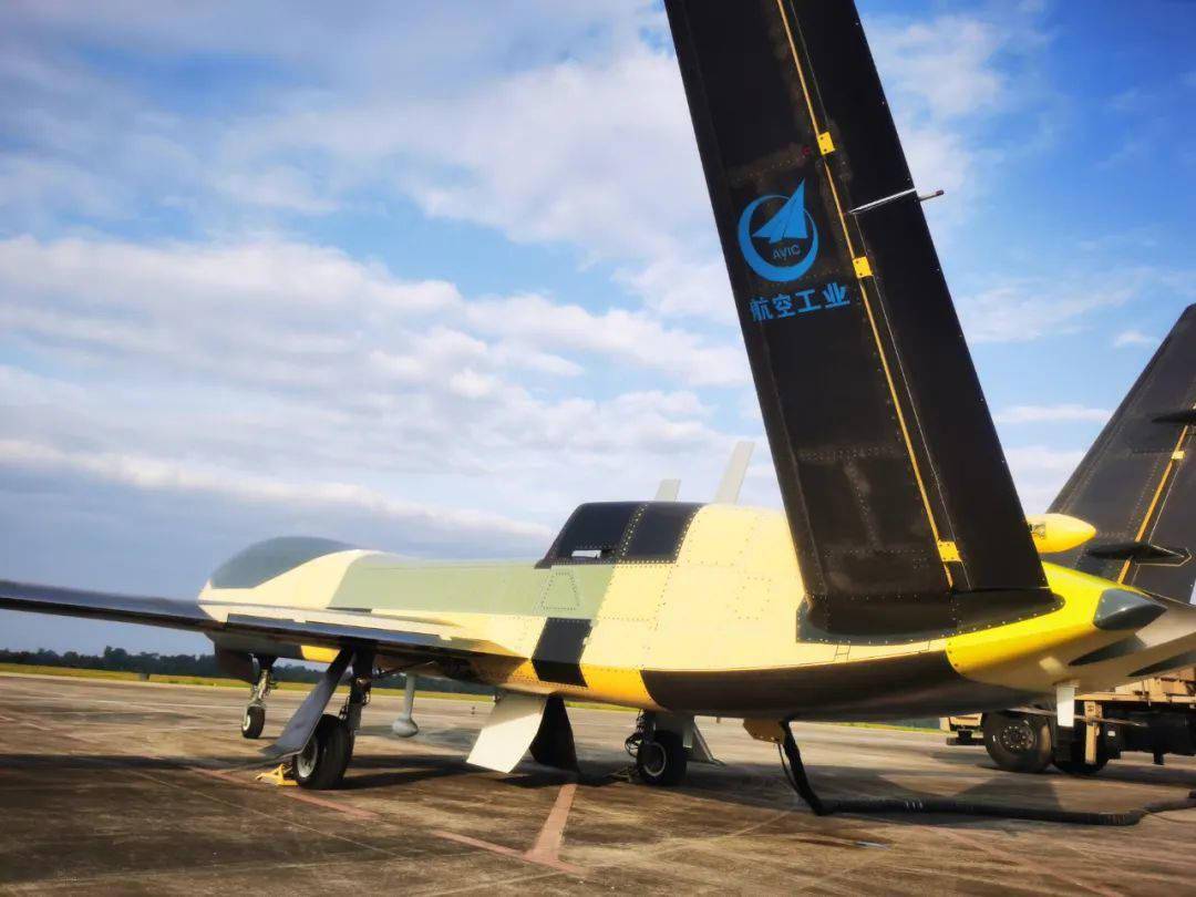 我国“翼龙”-10 无人机搭载气象探测载荷，完成应急探测试验任务