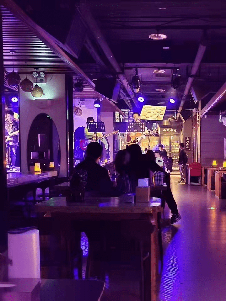 郑州彩虹酒吧图片