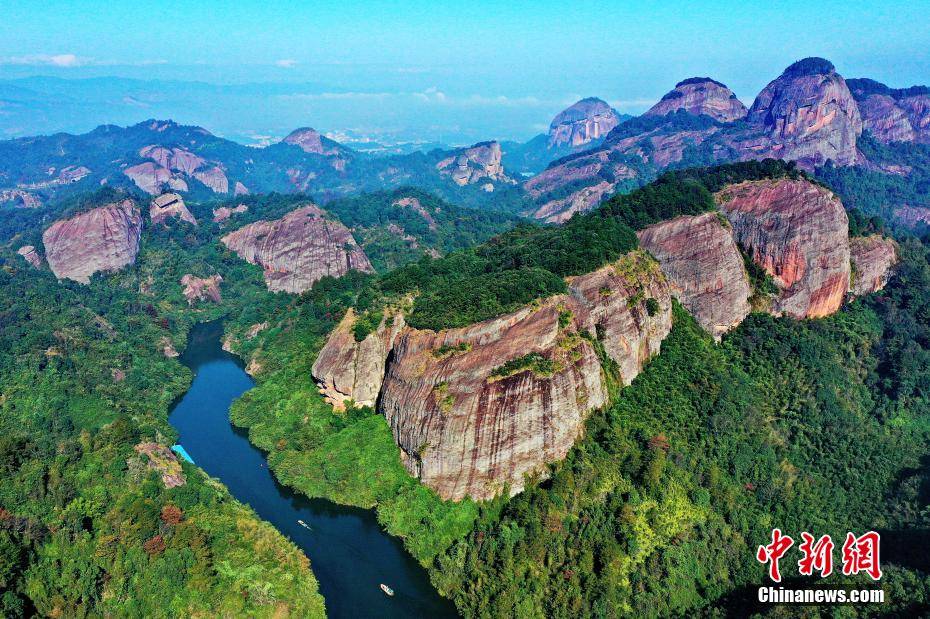 冬季航拍江西会昌汉仙岩丹霞风光 群岩耸立云海翻涌_朱海鹏_筠门岭镇