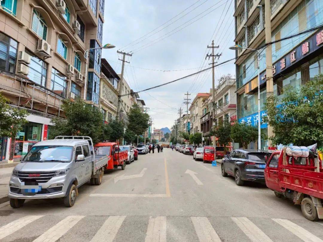 紫云这个路段的停车线已取消_二环路_观音街_县城