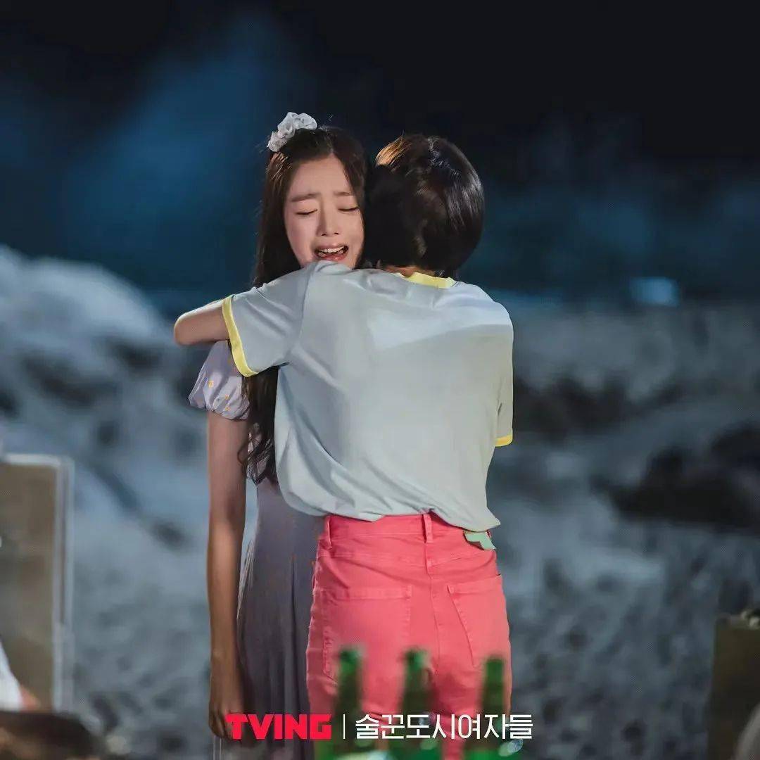 安昭熙|《酒鬼都市女人们》：比爽剧更解压的“下酒剧”