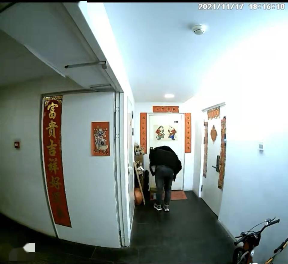 小心有人扫楼偷拍住户门口待收的快递