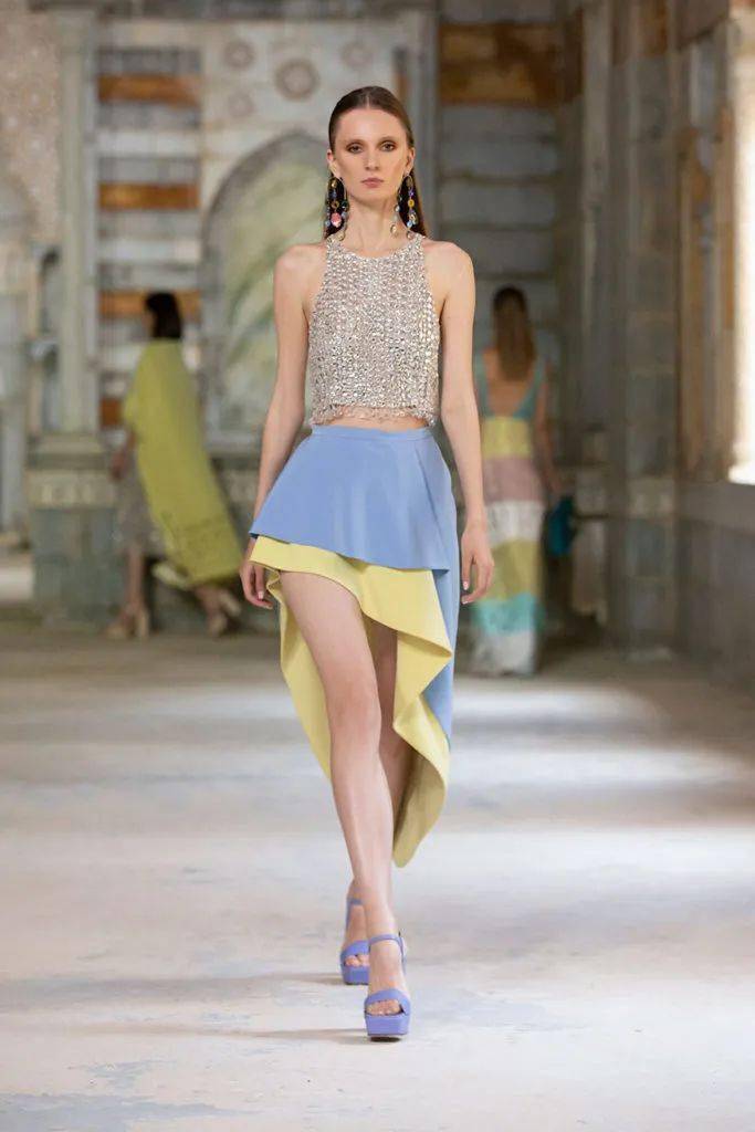 秀场【秀场】2022 春夏成衣系列 – GEORGES HOBEIKA