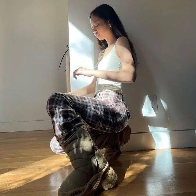 西裤 不论多冷，一进屋就恢复辣妹风