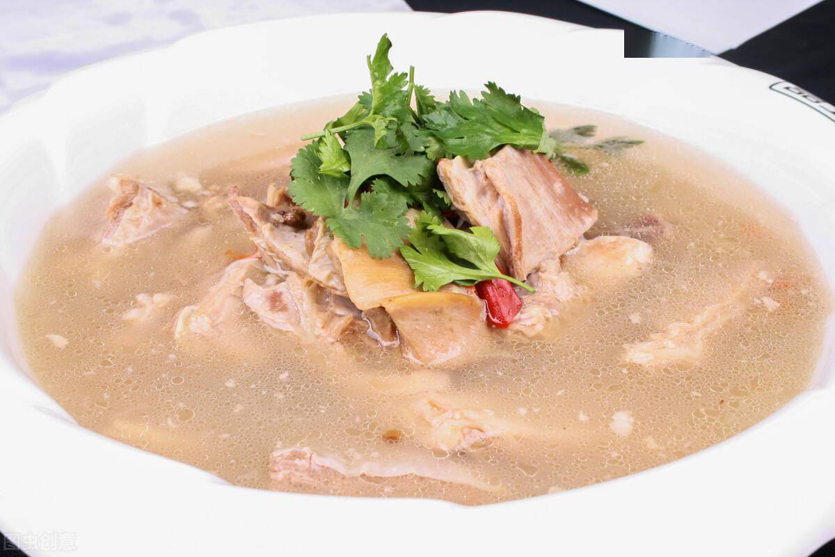 清炖羊肉汤,越焯水越难吃,教你一招,汤浓肉香,还没膻味