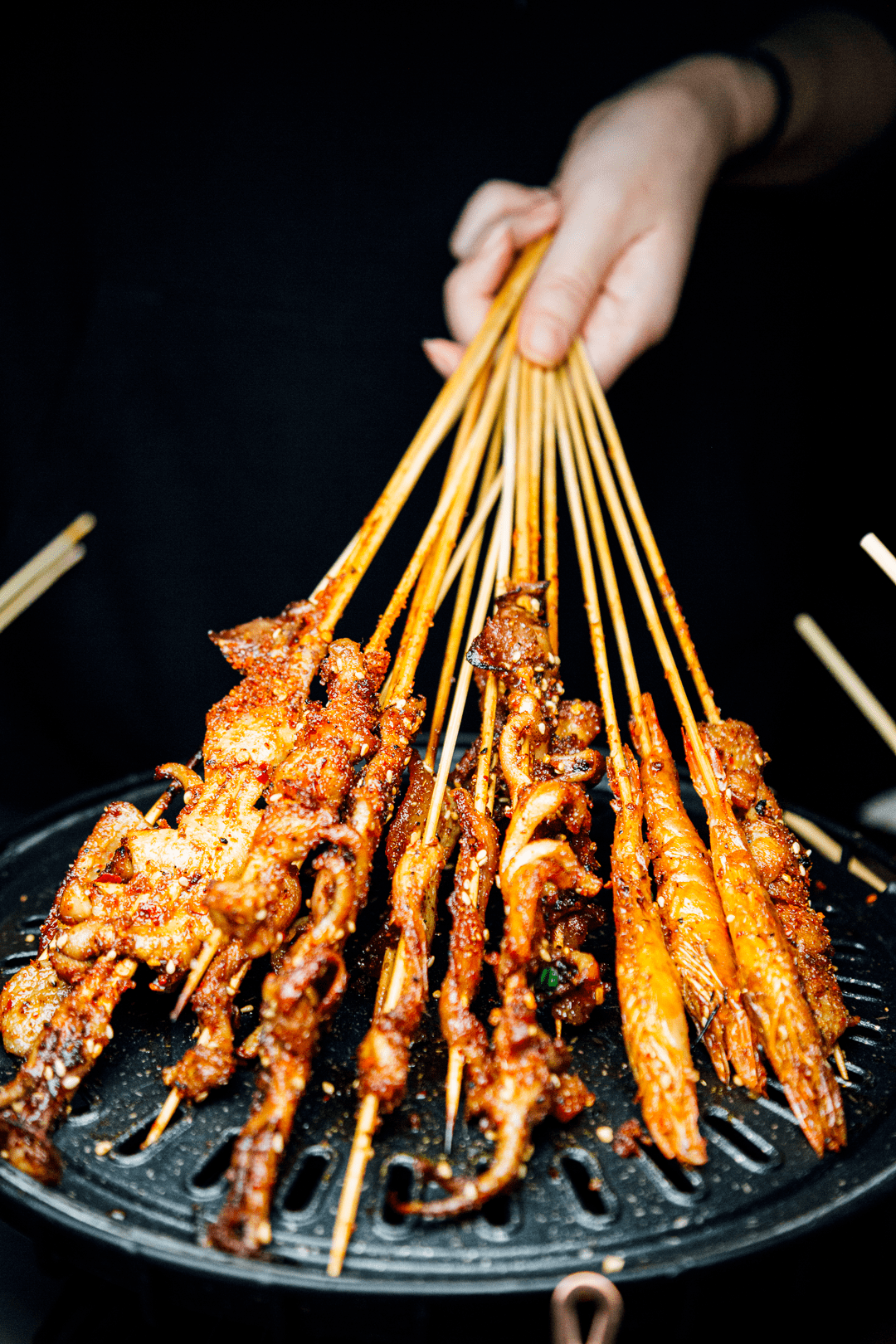 火爆28年的何师烧烤升级了!进阶九街夜宵打卡地!