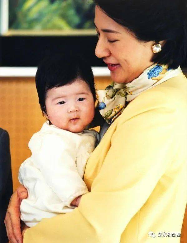出生第一天就万众瞩目↓↓东东和西西写过爱子公主,当时的雅子妃嫁给