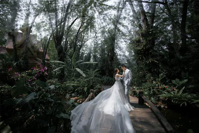 哇塞！云南西双版纳婚纱照图片风格欣赏你婚纱照该BG真人有的模样齐了(图3)