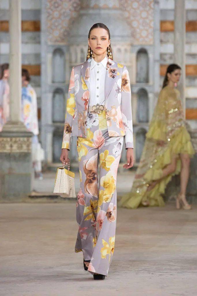 秀场【秀场】2022 春夏成衣系列 – GEORGES HOBEIKA
