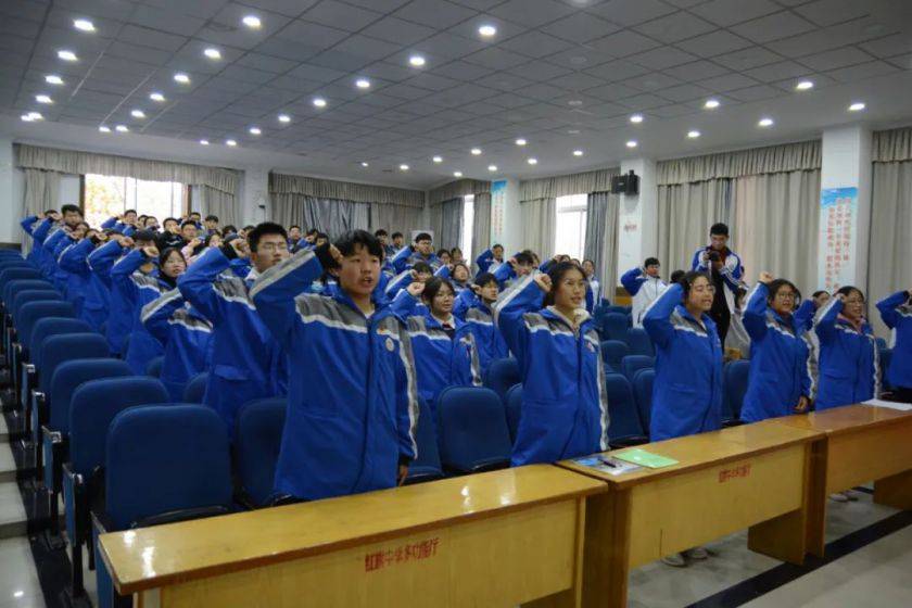 阜阳市红旗中学举行团校挂牌仪式暨2021年新团员入团仪式