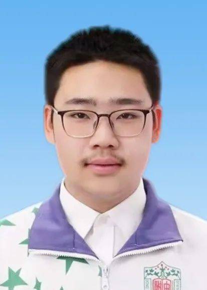 班窦方廷,商书彤,高二14班闫馨月,傅博宣,高二26班姜博文同学获得铜牌