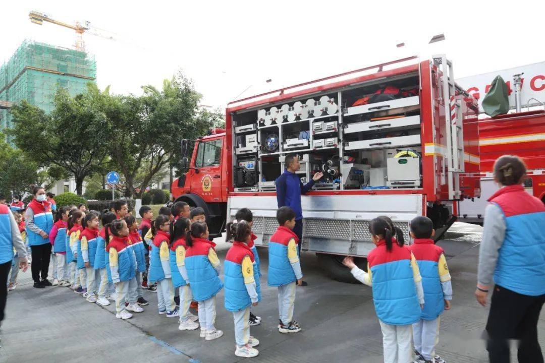 活动|临沧消防丨幼儿园萌娃进消防体验“消防大餐”