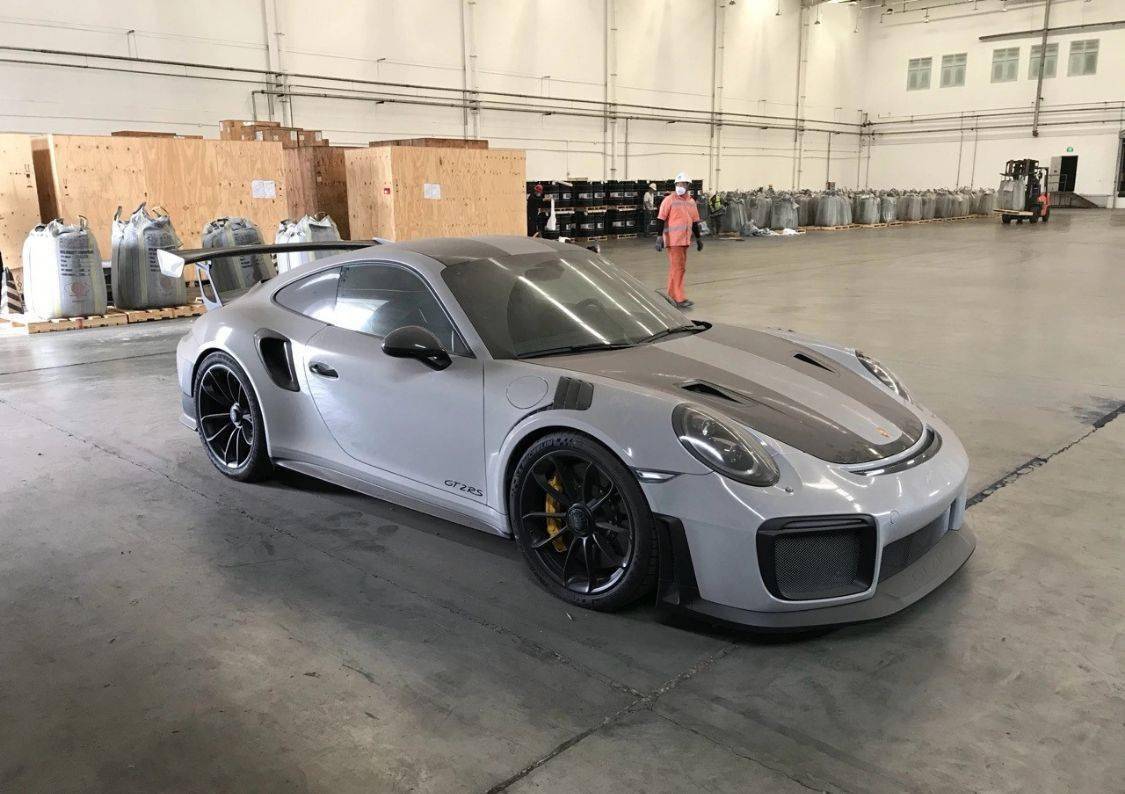 库存保时捷gt2rs停仓库吃灰两年一套刹车11万