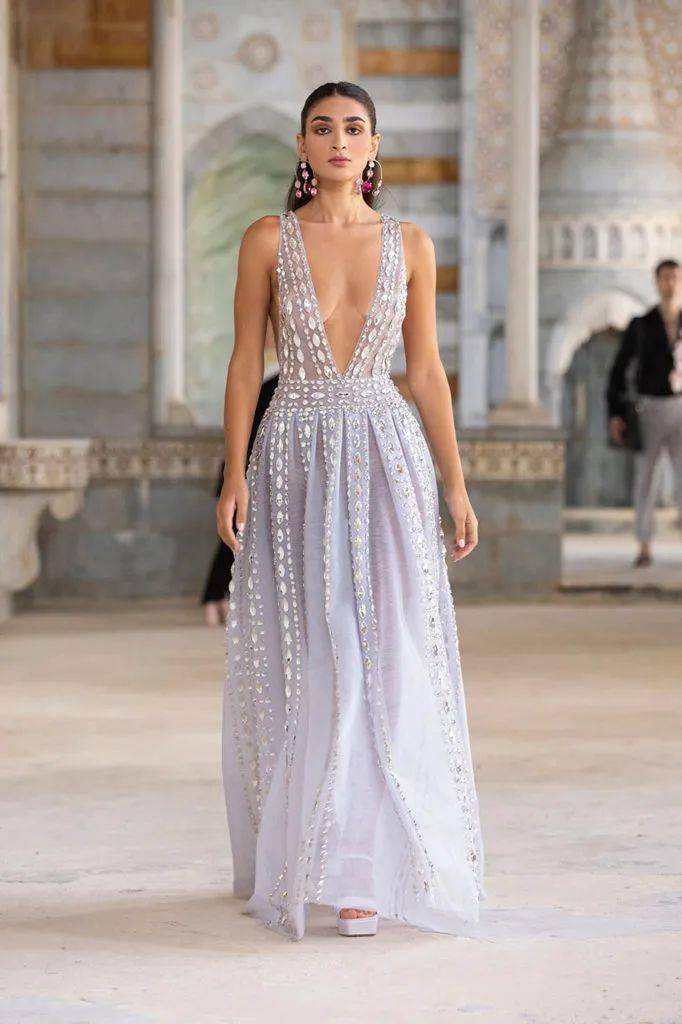 秀场【秀场】2022 春夏成衣系列 – GEORGES HOBEIKA