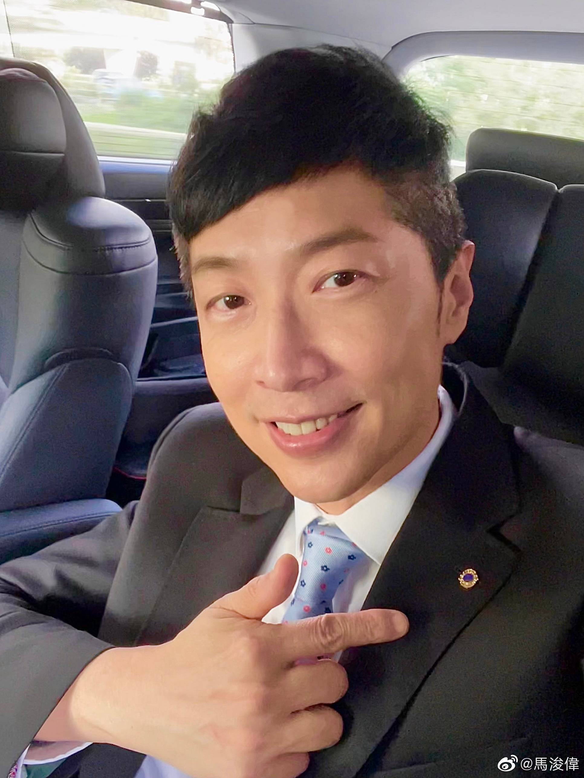 别再说《鹿鼎记》"康熙"马浚伟50岁不红了!他从不把自己当明星