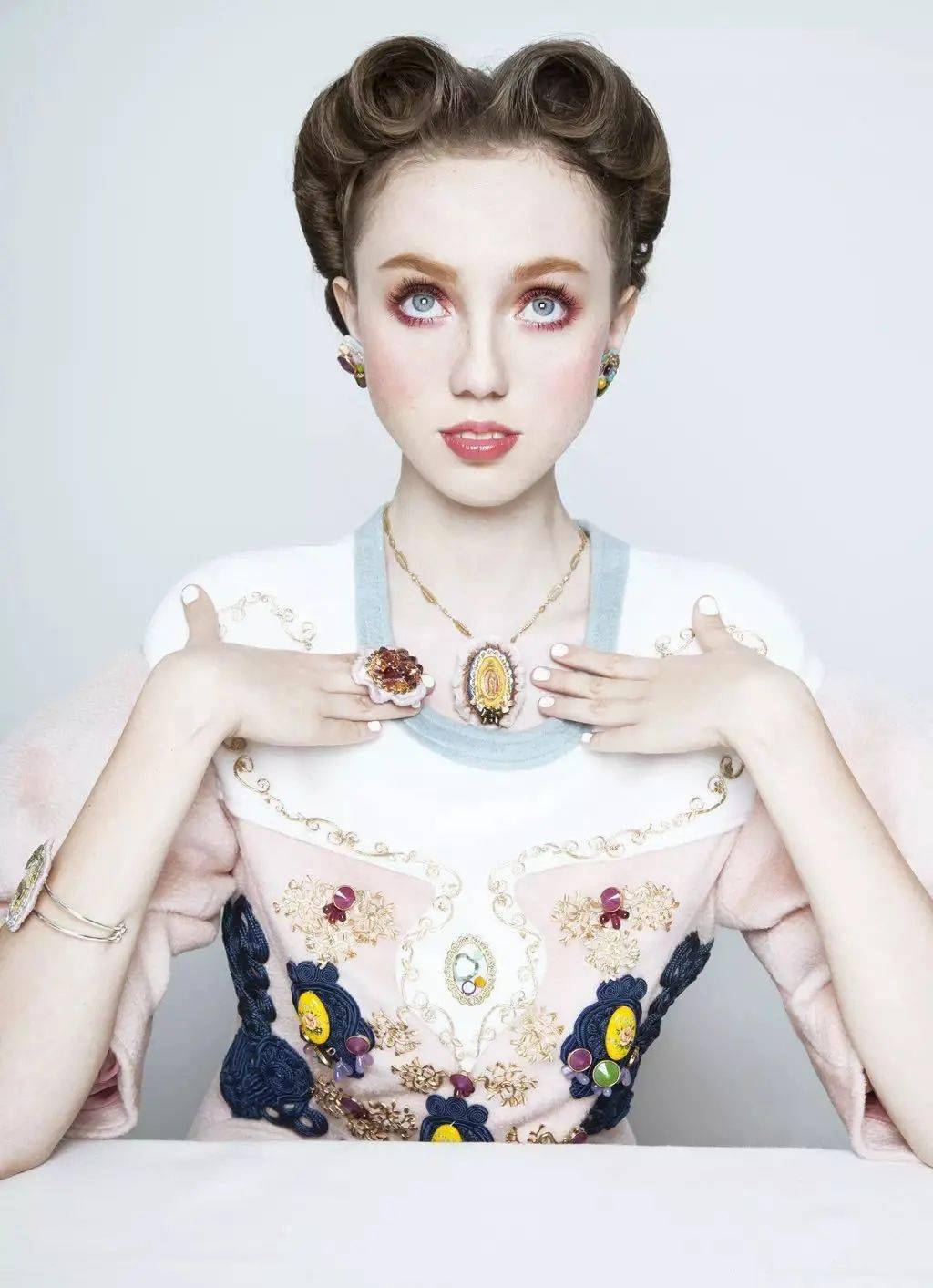 bronzelucia用少女情怀玩转z世代潮流