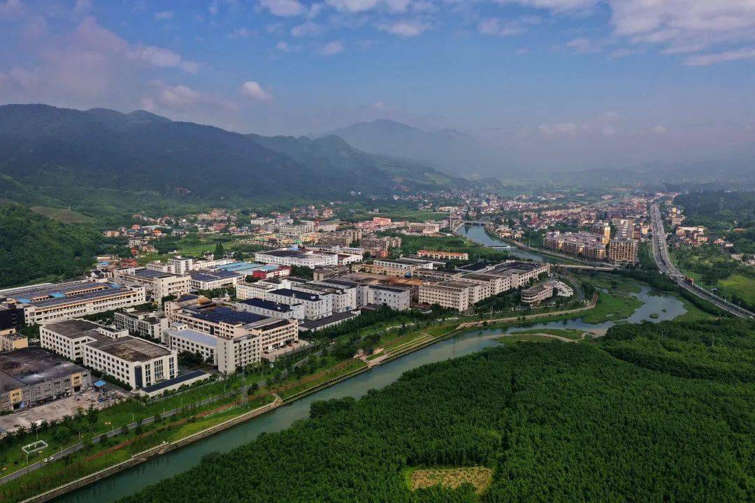 黄湖镇全面发力推进经济高质量持续发展_企业_工作_分析会