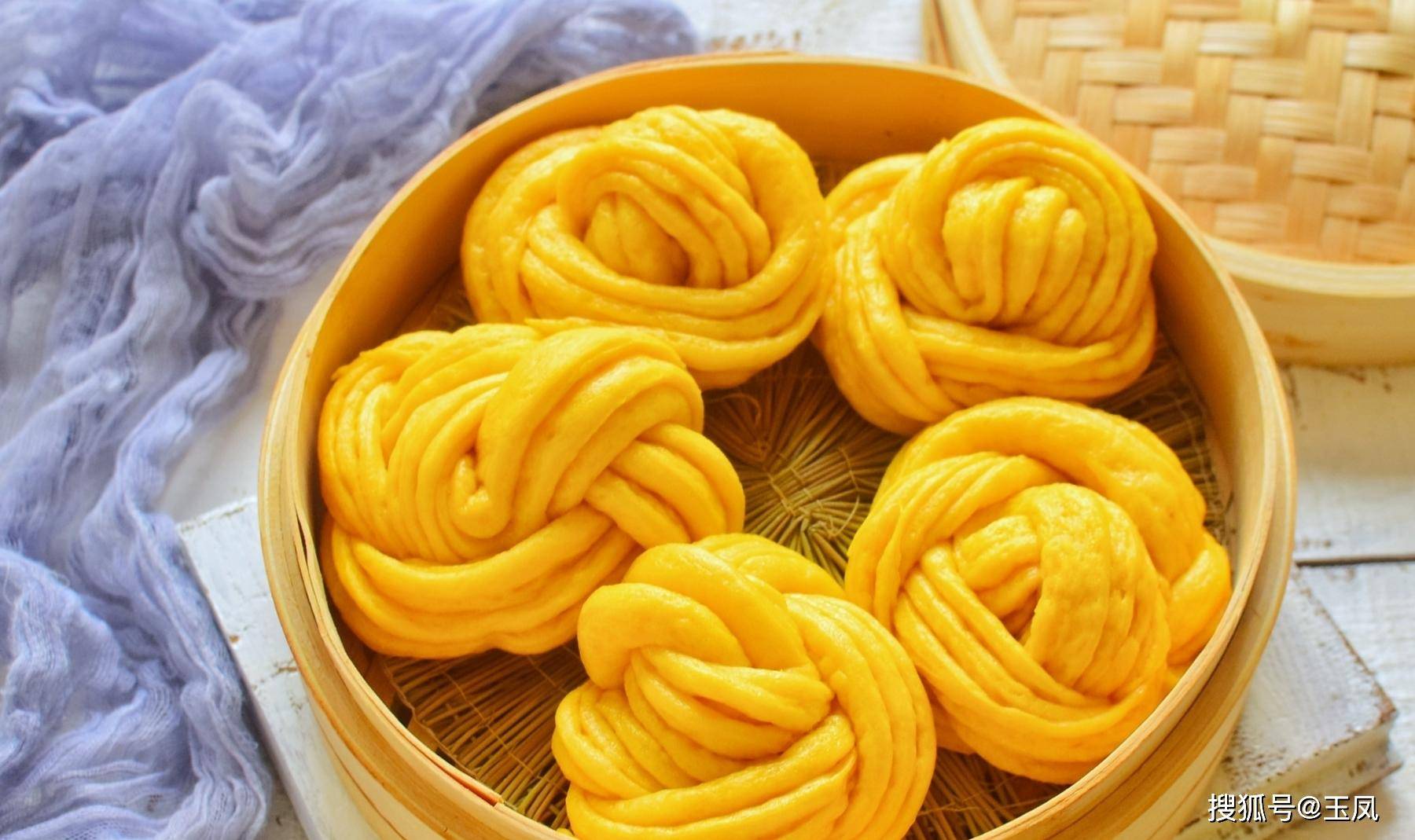 南瓜花卷 少吃一顿都难受 卷一卷轻松搞定 口感松软 层次分明 锅盖 奶粉 我家