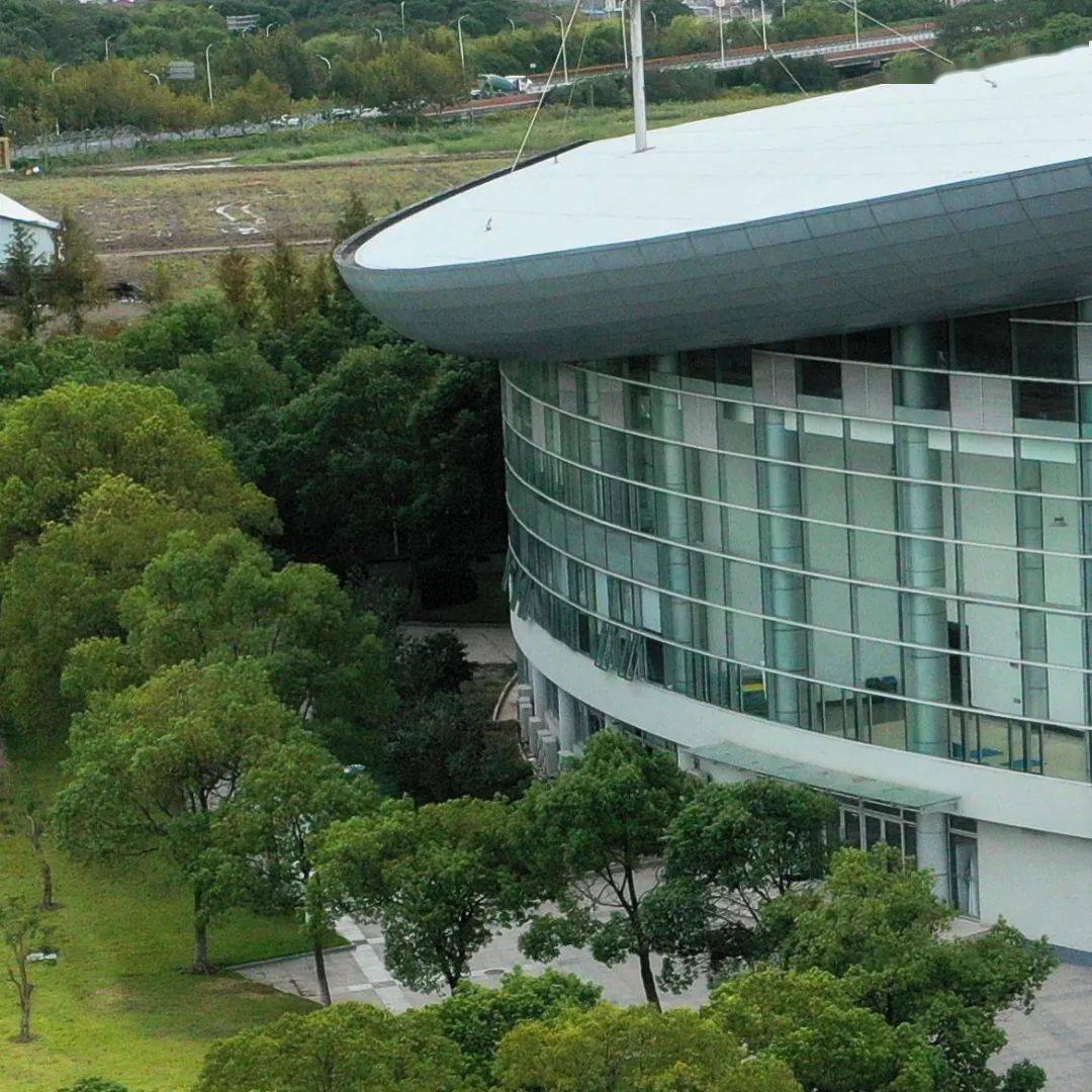 点击查看原图辅立信学子学业有成为我们搭建知识的天梯赵朱木兰图书馆