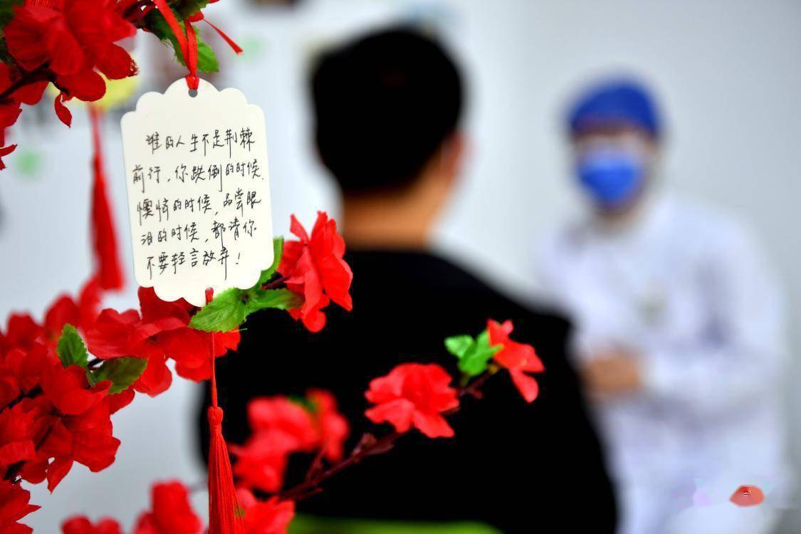 南丁格尔|【光明图刊】与“艾”同行 用爱相随