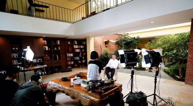 京圈导演遮羞布被撕开,陈凯歌四合院仅冰山一角,冯小刚令人咂舌_豪宅